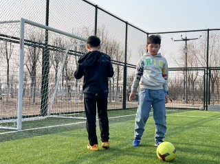 幼儿踢足球视频(幼儿踢足球视频教程)