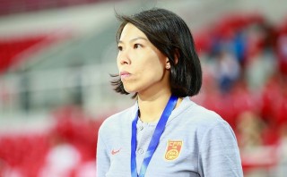 足球美女老总(足球 老婆)