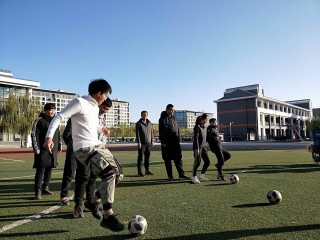 足球简单花式教学(足球简单花式教学图片)