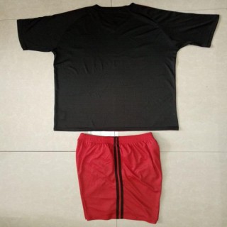 足球服批发(足球服批发厂家)，足球服批发厂家直销
