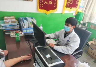  *** 足球吧( *** 足球队队员的照片)