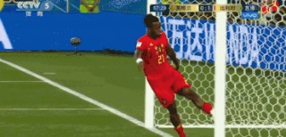 足球搞笑gif(足球搞笑gif表情包)