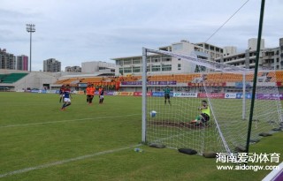 点射足球(足球点球射门技巧)