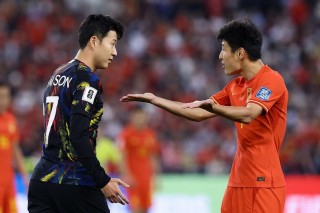 中韩足球打架视频(中国和韩国足球场打架)