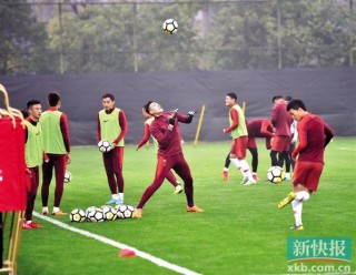 怎么在新浪看足球直播(新浪体育互动直播怎么看啊)