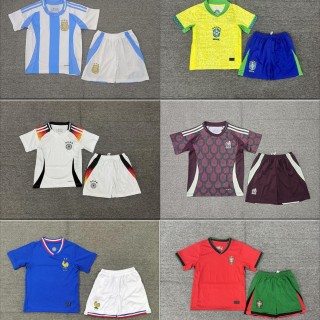 世界各个国家足球队服(世界各个国家足球队服装图片)