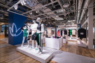 adidas足球陈列(adidas足球俱乐部)