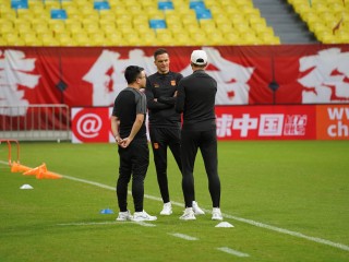 关于扬科维奇vs小威的信息