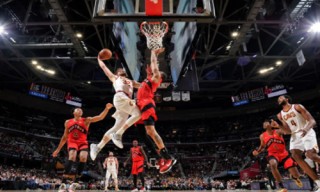 nba骑士vs猛龙决赛(骑士vs猛龙第四场2017)，骑士与猛龙对决，NBA季后赛第四场激战