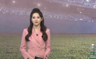 天下足球马凡舒跳蚤门(马凡舒走秀视频gif)