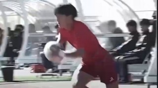 足球手抛球违例(足球手抛球违例原因)