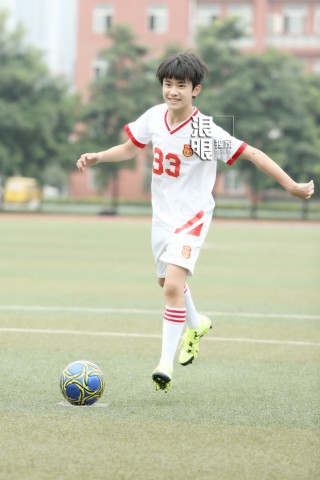 关于TFBOYS足球比赛受伤的信息