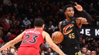 nba骑士vs猛龙决赛(骑士vs猛龙第四场2017)，骑士与猛龙对决，NBA季后赛第四场激战