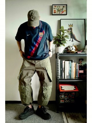 穿足球衣服(穿足球球衣出门很奇怪吗)