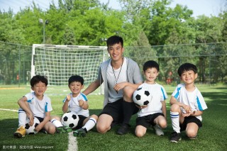 足球儿童俱乐部(小男孩足球俱乐部)