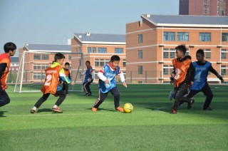 班级孩子足球比赛输了(班级足球比赛输了怎么鼓励学生)