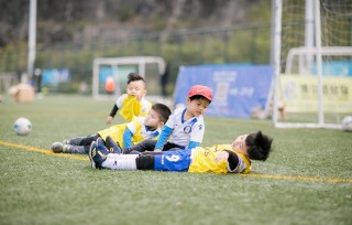 深圳青少年足球培训(深圳青少年足球俱乐部)