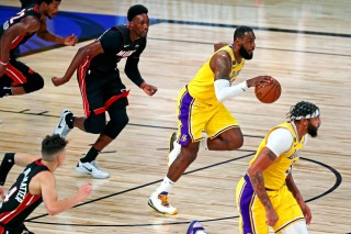 nba总决赛湖人vs热火在哪看(nba总决赛湖人vs热火在哪看直播)