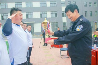 监狱犯人看足球比赛(监狱犯人看足球比赛视频)