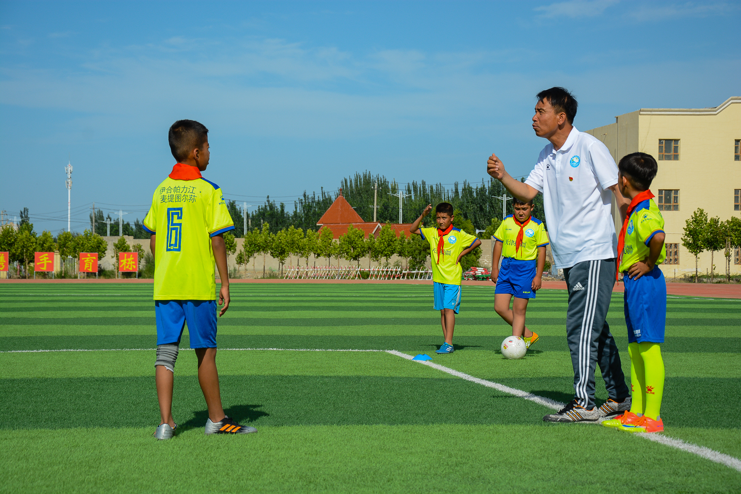 新疆儿童足球比赛(2021年新疆青少年足球锦标赛)  第2张