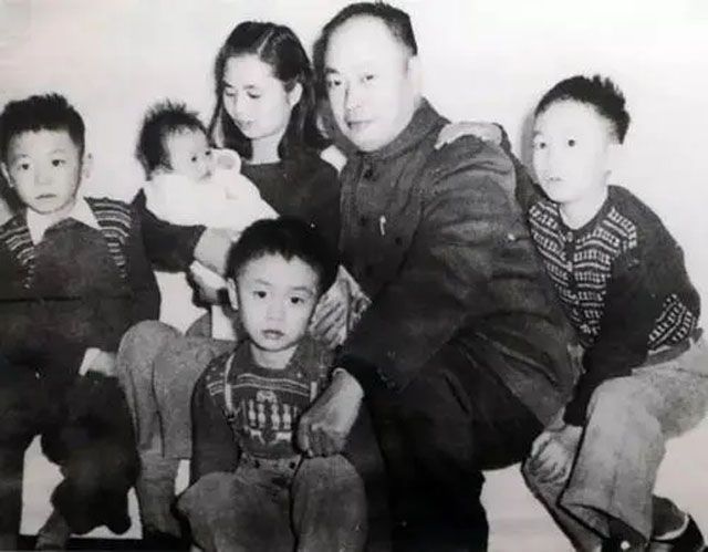 陈毅足球(陈毅最小的孩子是谁)  第2张