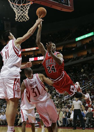 穆托姆博vs姚明(穆托姆博在nba的地位)  第1张