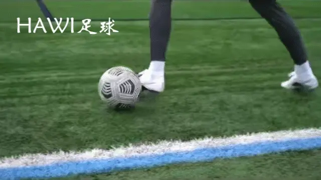足球变线过人(足球变线过人犯规吗)  第1张