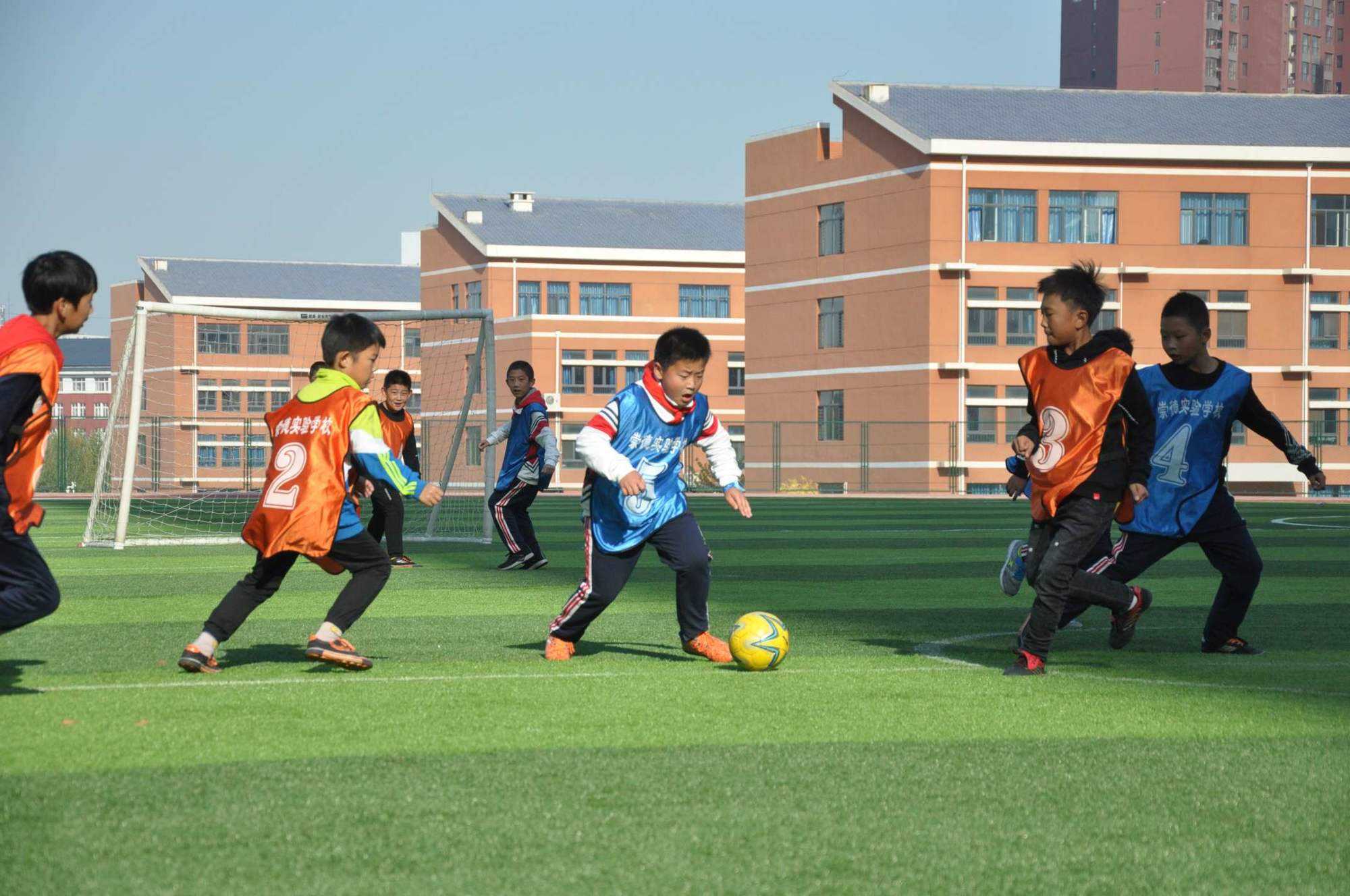 班级孩子足球比赛输了(班级足球比赛输了怎么鼓励学生)  第2张