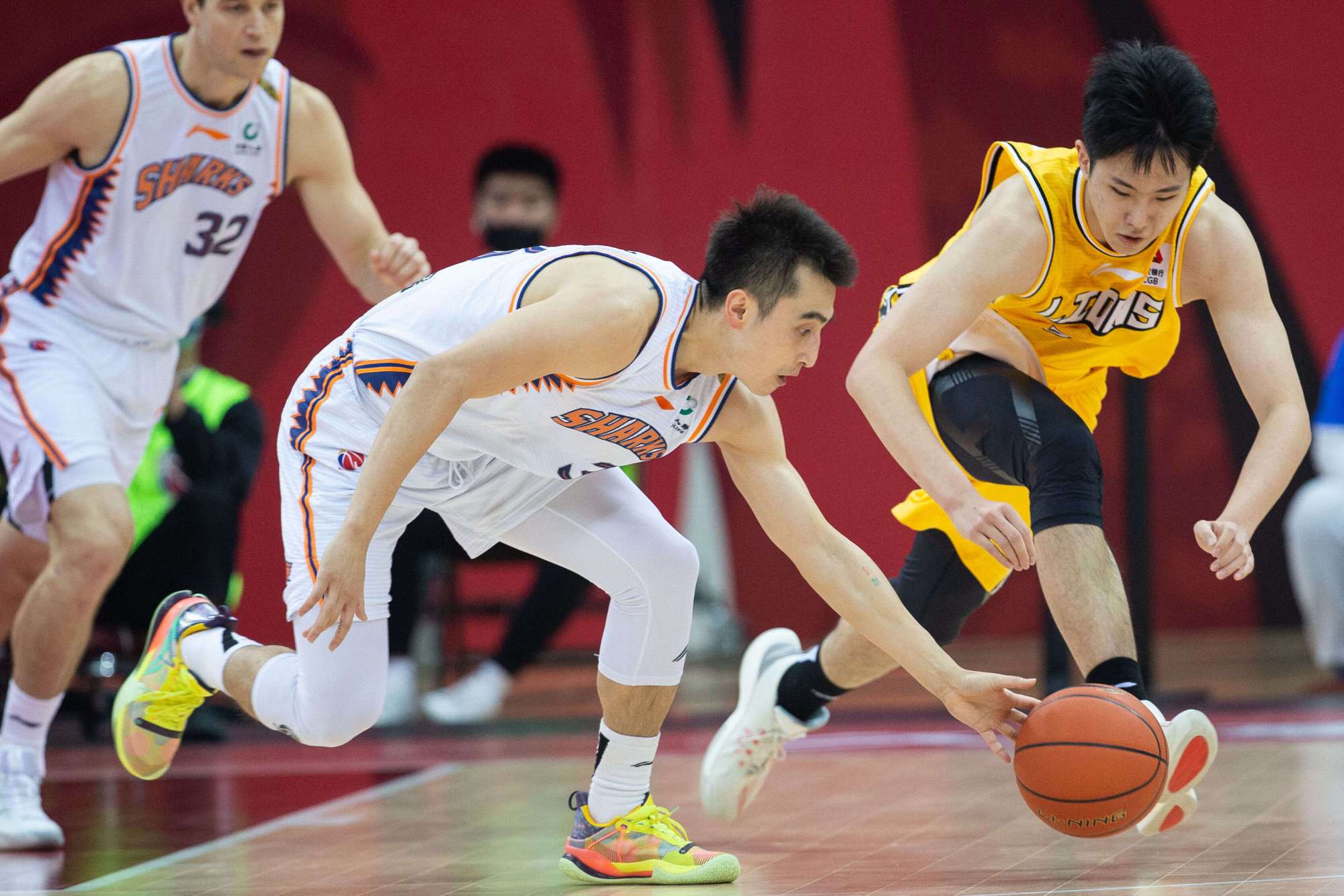 2019cba上海vs(2019cba上海男篮赛程)  第1张