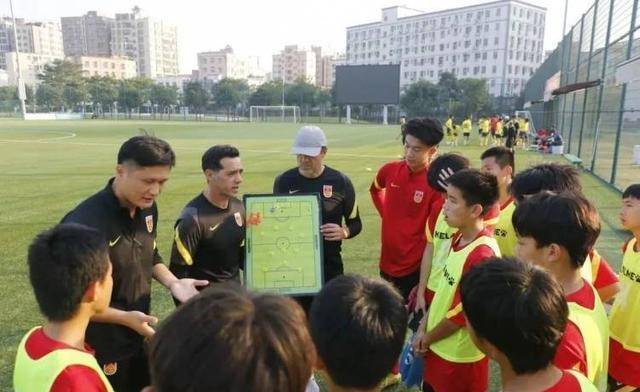 深圳足球培训学校(深圳足球学校在哪里)  第2张