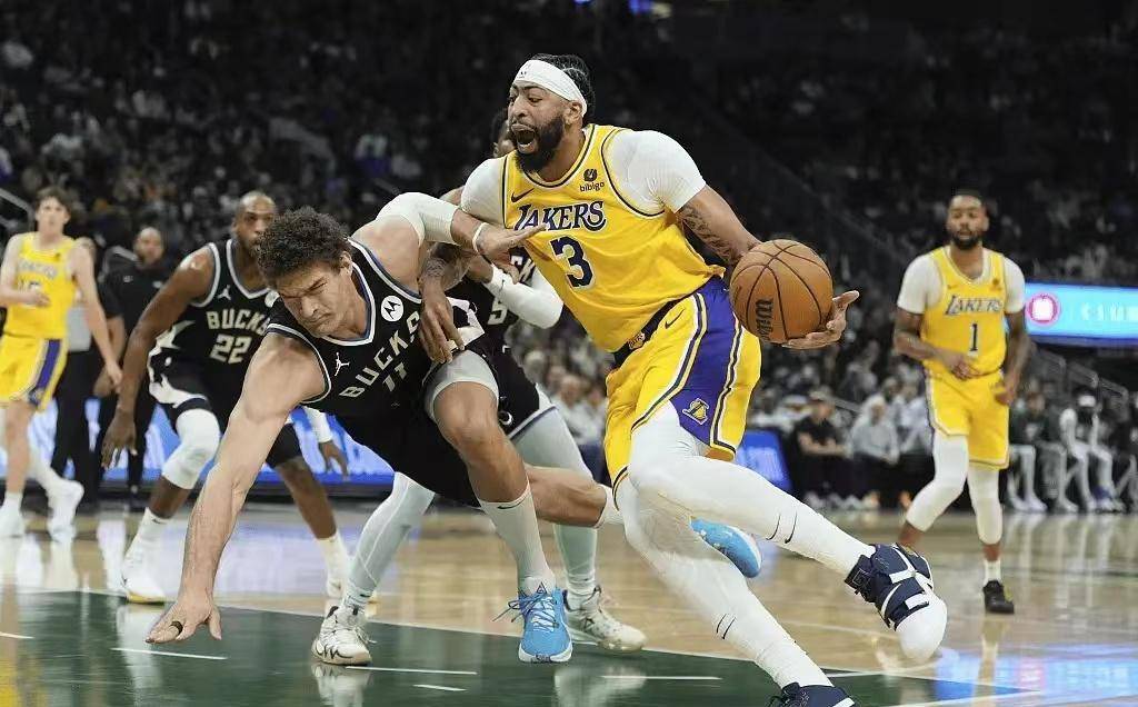 nba雄鹿vs湖人(nba雄鹿vs湖人比赛 全程回放第二节视频2023)  第1张