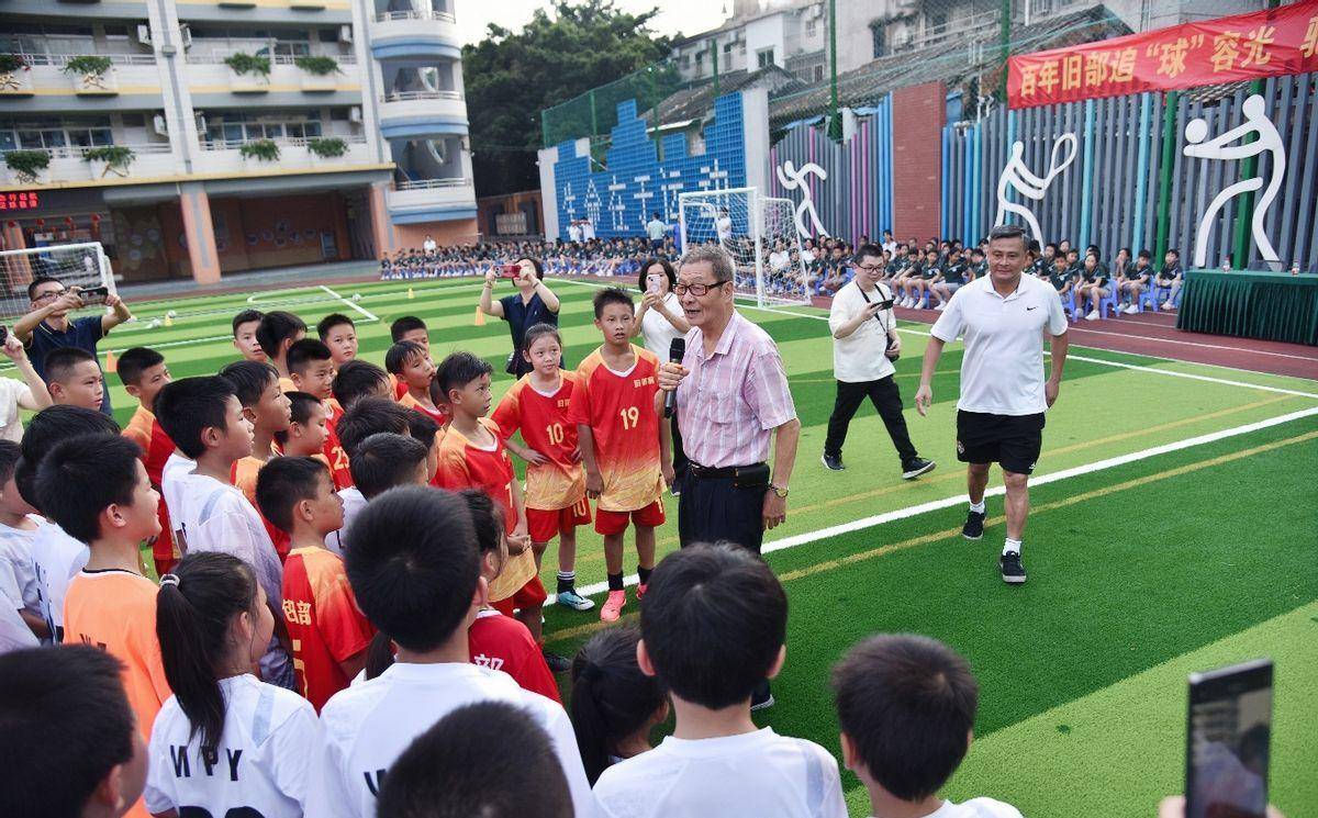 怎么上足球课(上足球课要准备什么)  第2张
