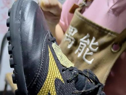 足球鞋如何换底(足球鞋如何换底图解)  第1张
