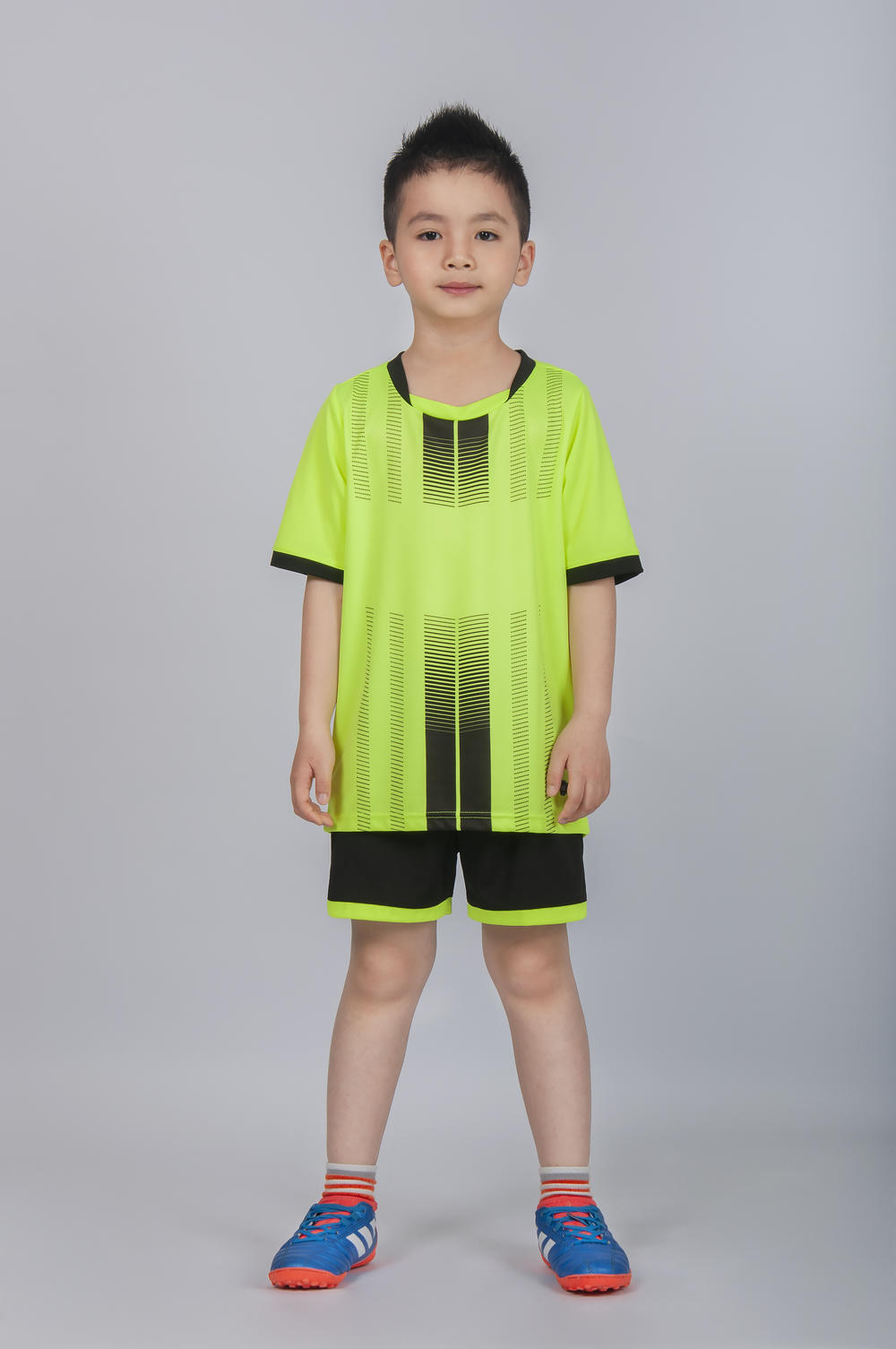 购足球服装(足球衣服多少钱)  第1张