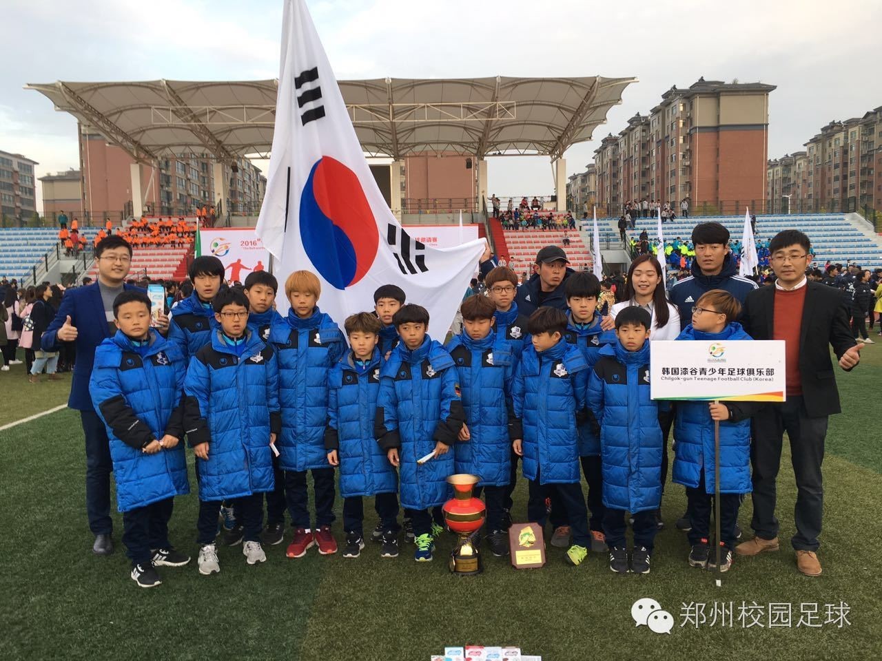 农业路小学足球视频(芦庙中心小学足球操视频)  第2张