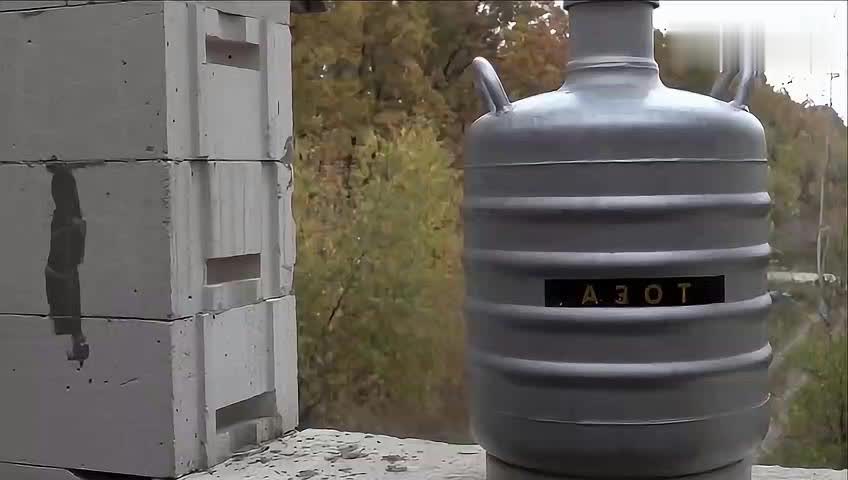 液氮足球(足球液氮冷冻治疗)  第2张