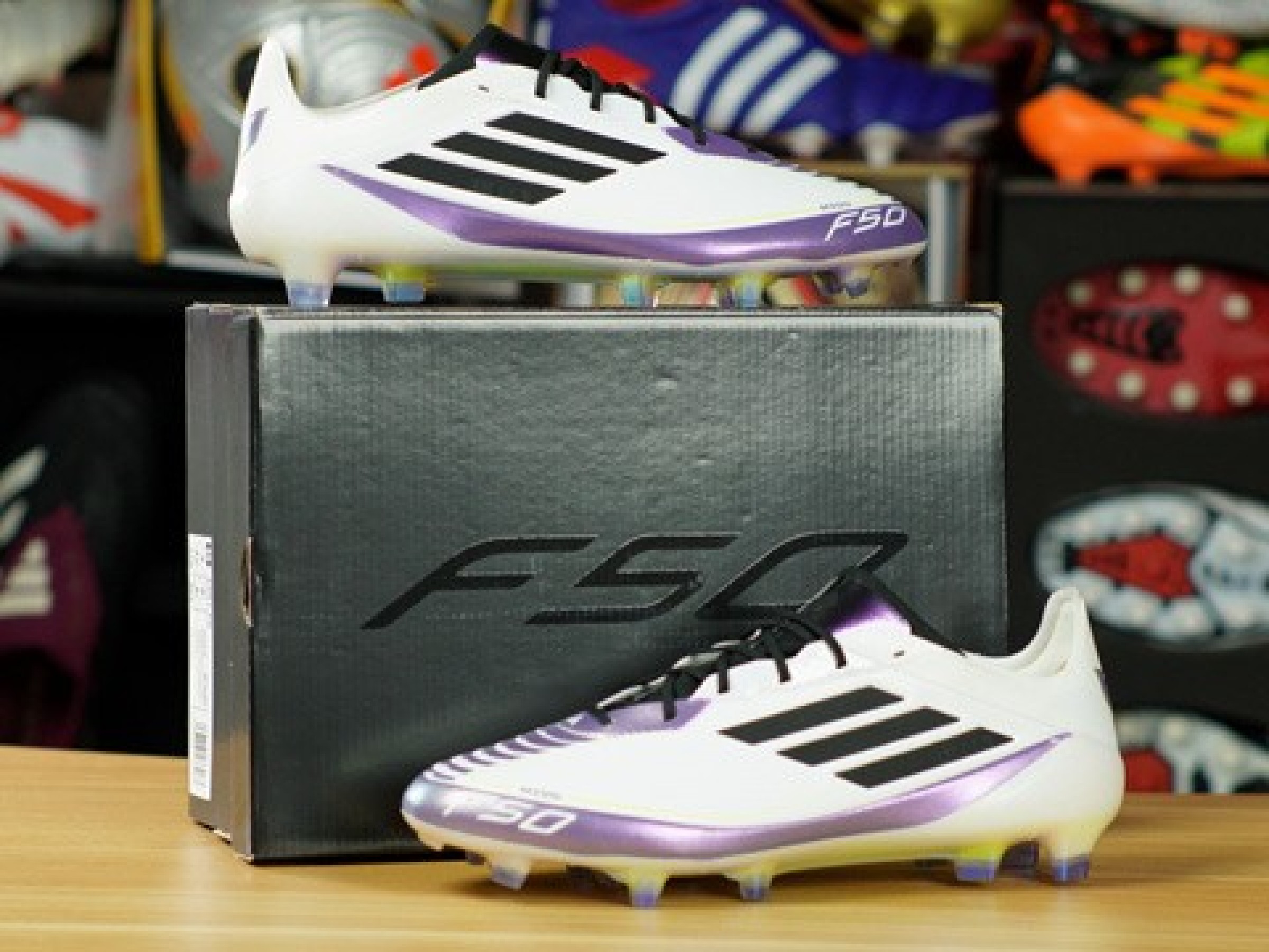 adidas足球鞋f50(adidas足球鞋f50 高端)  第1张
